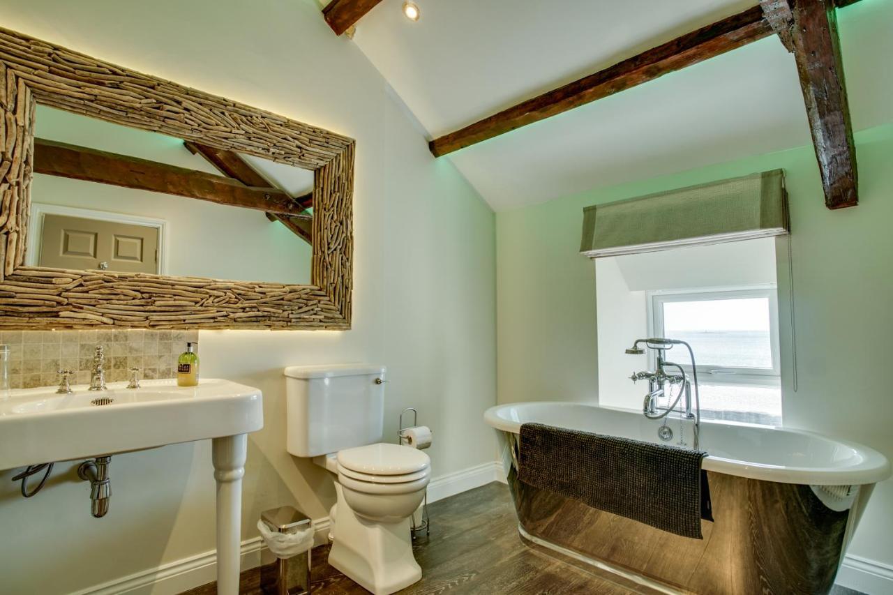 Shore Hotel Port Saint Mary Bagian luar foto